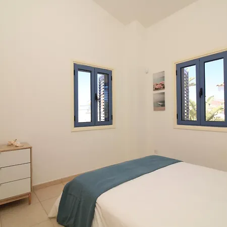 Willa Blue Aura Paralimni